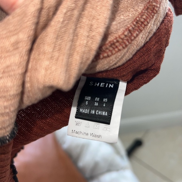 ColorBlock Crop Top - Picture 2 of 3